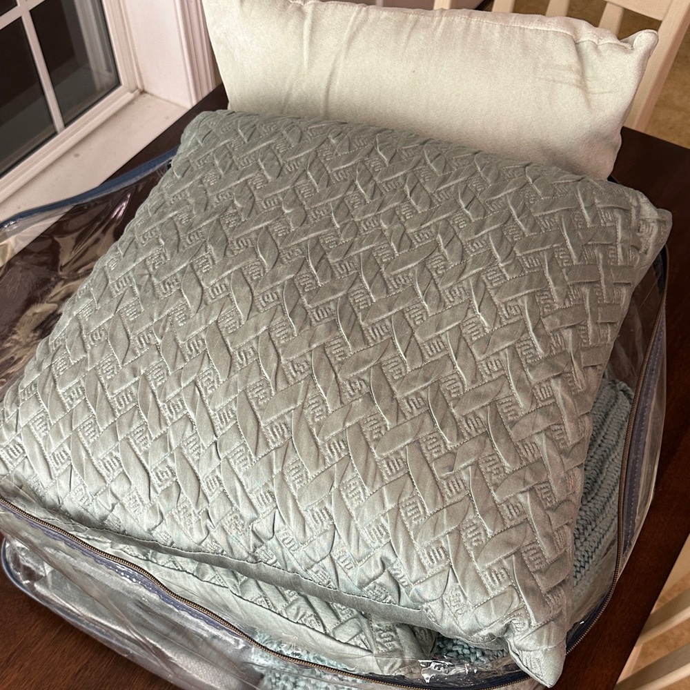 Pier one/DKNY